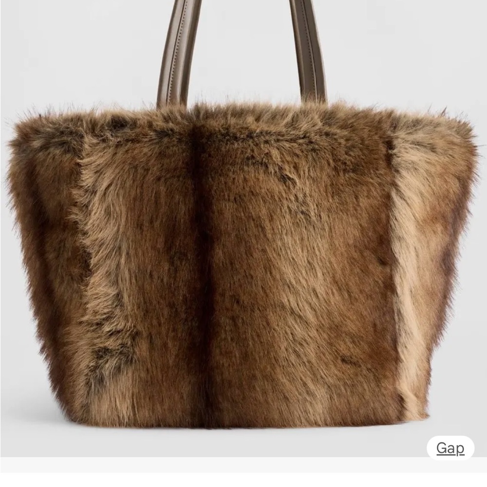 GAP Tan Faux Fur Tote Bag- USED 1 While on vacation
FIRM ON THE PRICE